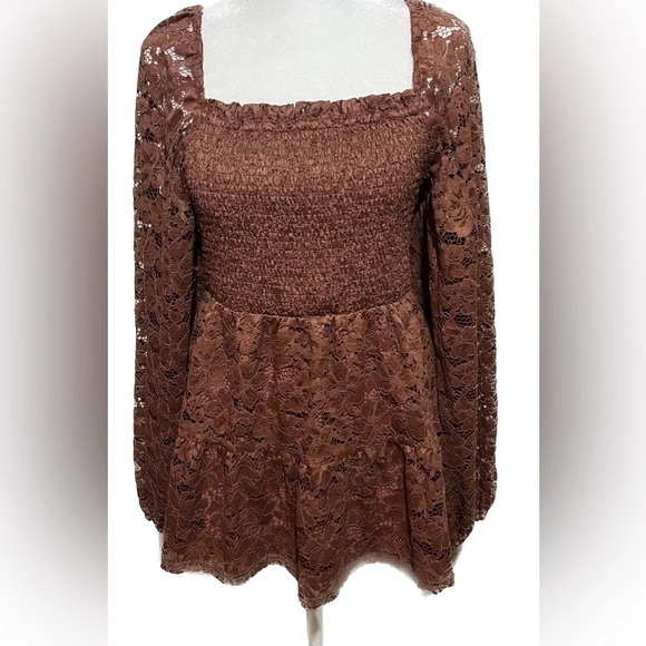 ANDREE BY UNIT Tops - Andree by unit size M burnt orange lace sleeve smocked front top